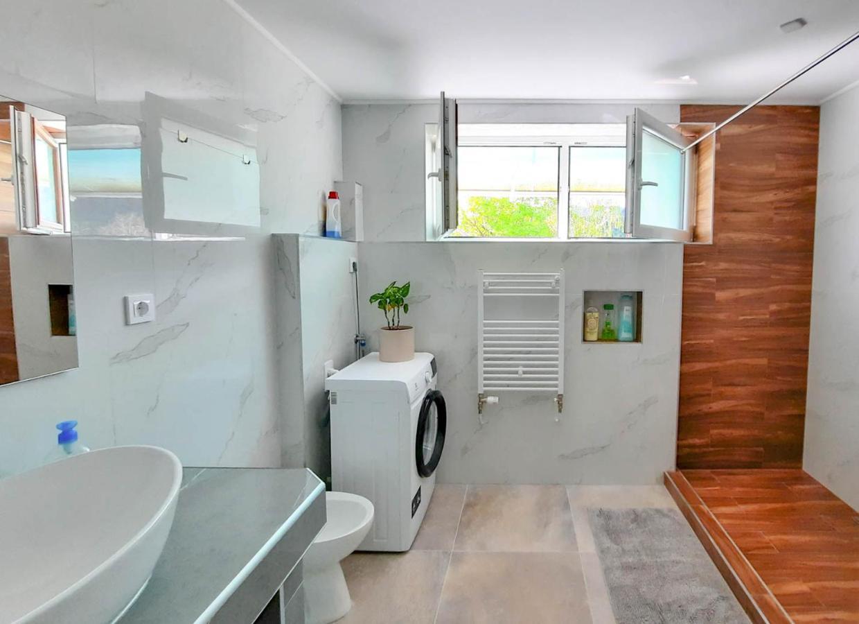 Deerwood Villa-Modern Cozy Apartment With Castle View Bled Bagian luar foto